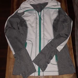 BKE sport, excellent shape! White an teal green